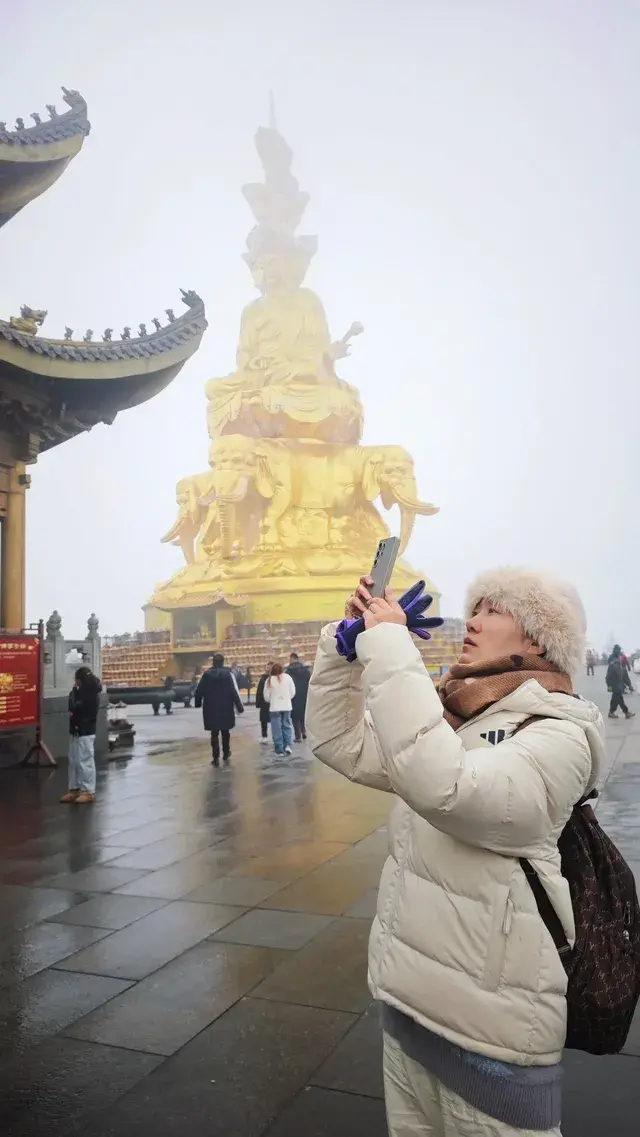 12.4實拍峨眉山的霧淞美瘋了