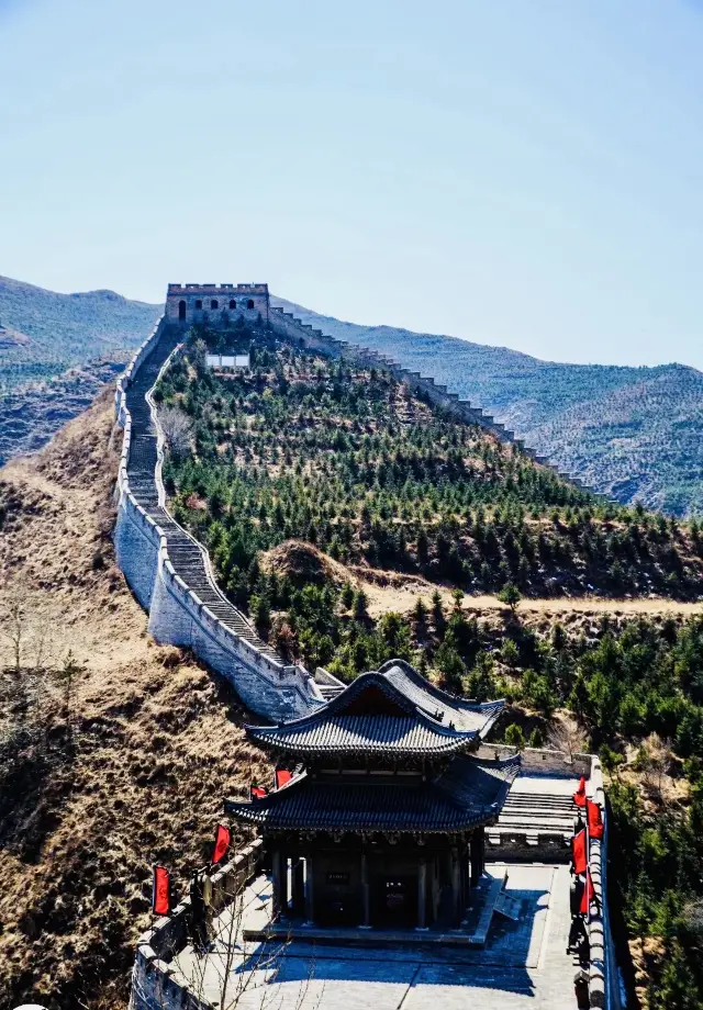 Climb the First Pass of China and Traverse the Millennia of War Songs and Battles