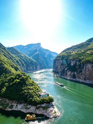 Three Gorges Cruise Guide｜5 Days 4 Nights, Embracing Li Bai’s Poetry on the Century Cruise “The monkeys on both banks keep crying, the light boat has passed ten thousand mountains”