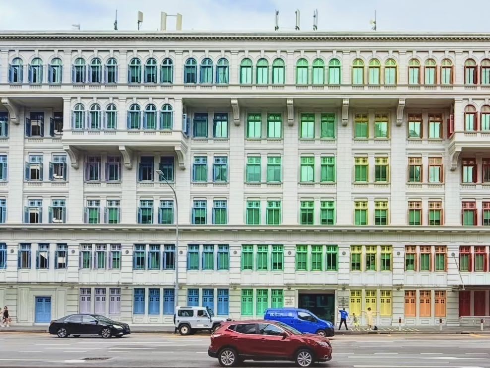 虹色の建物は写真映え抜群！ | Trip.com シンガポール