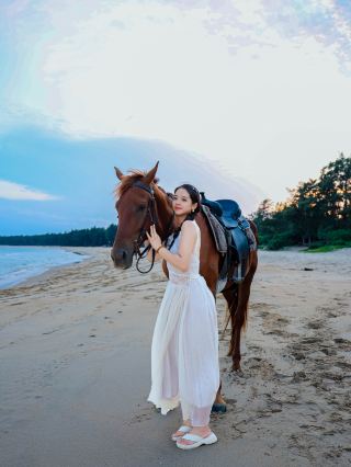 Wanning beach horseback riding | You can get great shots even without makeup