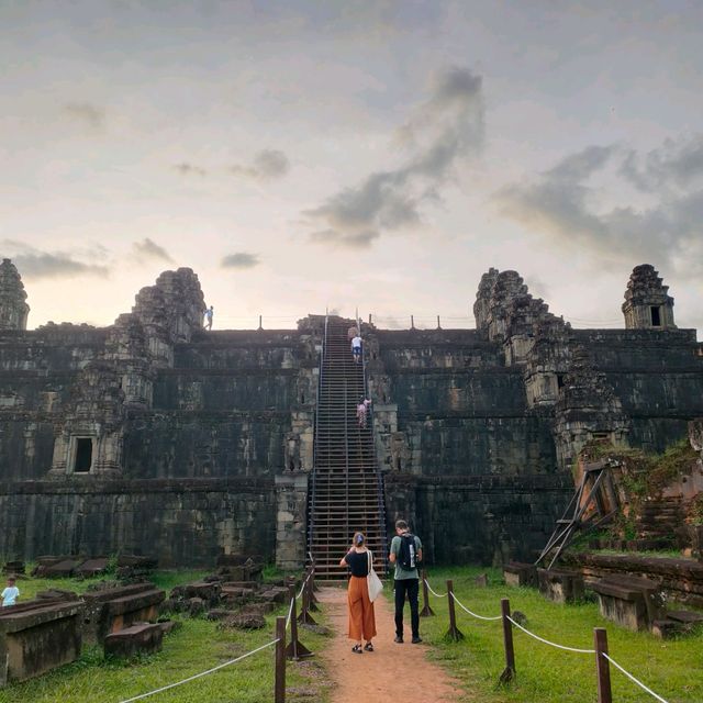 พระอาทิตย์ตกที่ปราสาทพนมบาแคงหน้าหนาว