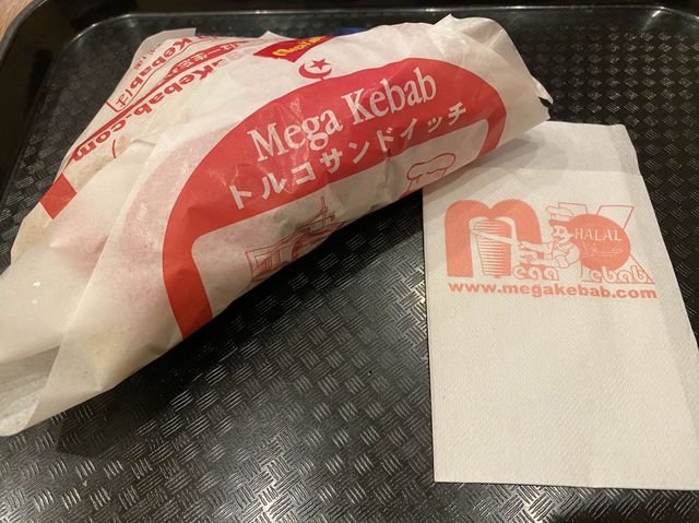 愛知・名古屋。大須観音商店街のアジアンチックな一角にあるケバブ屋さん『メガケバブ 大須1号店』