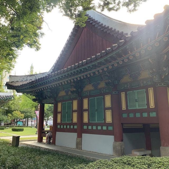 과거 경상도 관청에서 시민들의 휴식 공원으로 탈바꿈한 경상감영공원