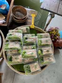 ตลาดน้ำคลองลัดมะยม ตลาดที่ของกินหลากหลาย