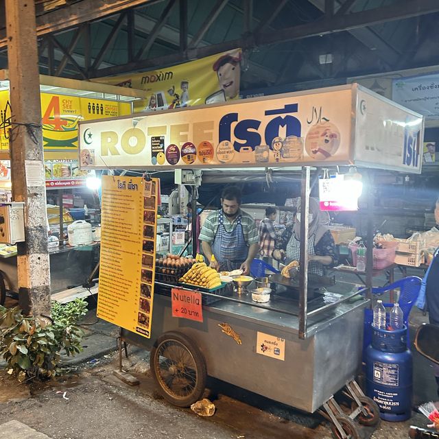 หาของกินที่ตลาดประตูเชียงใหม่