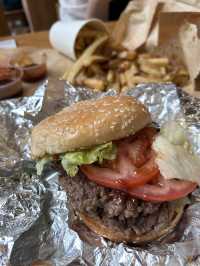 ［香港］ FIVE GUYS🇭🇰｜香港必吃美國連鎖速食店 漢堡超juicy🤤 