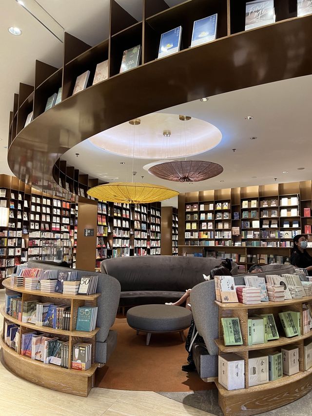 深圳版誠品🤫城中現代感書店😆前檐🙈