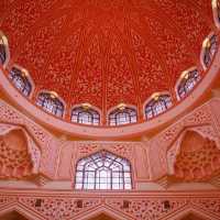 STUNNING PUTRA MOSQUE LANDMARK