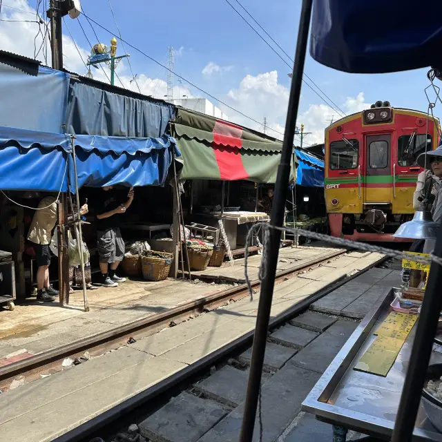 泰國，火車市集