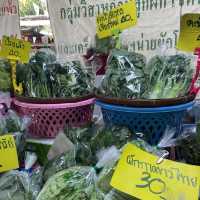 ปล่อยใจจอย ๆ ที่ “ตลาดน้ำคลองลัดมะยม” 🛶🍃