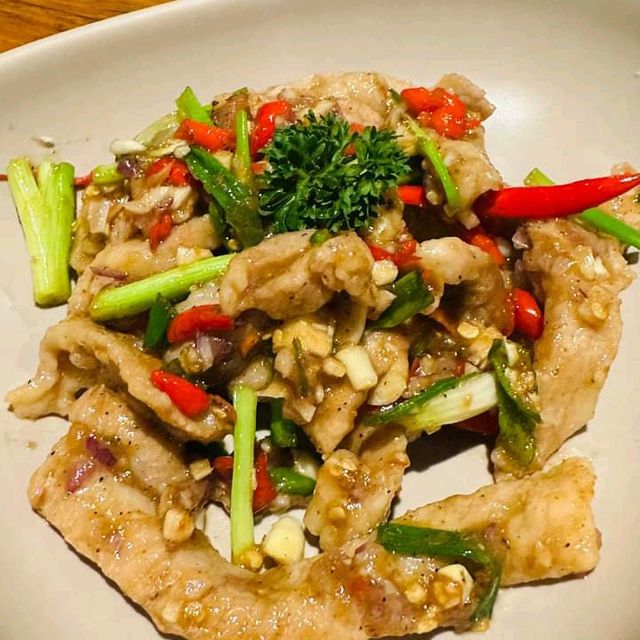 คาเฟ่ ร้านอาหารอร่อย ริมทะเล ที่ขนอม ต้องมา