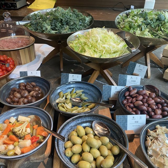 「東薈城酒店午餐：高質沙律，甜品出色」