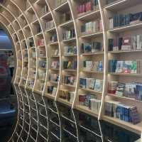 Stunning Yushin Bookstore in Shenzhen 📙