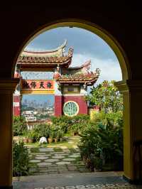 Beautiful gates of Kek Lok Si temple 