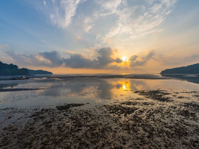 The Tide Phuket ทะเลใกล้ปลายจมูก