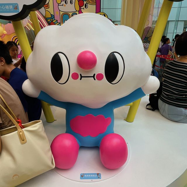 馬鞍山廣場彩虹蛋糕置Happy小鎮
