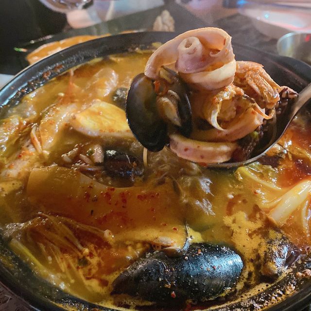 【大阪・道頓堀】ゴージャスでギラギラ！本格派の韓国料理