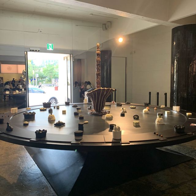 When all the cakes are black and white- cafe Nudake