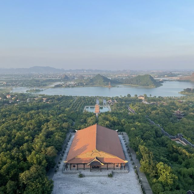 동남아 최대 규모의 사원, 닌빈 바이 딘 사원