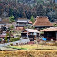 Kayabuki No Sato หมู่บ้านเก่าอันแสบสงบ
