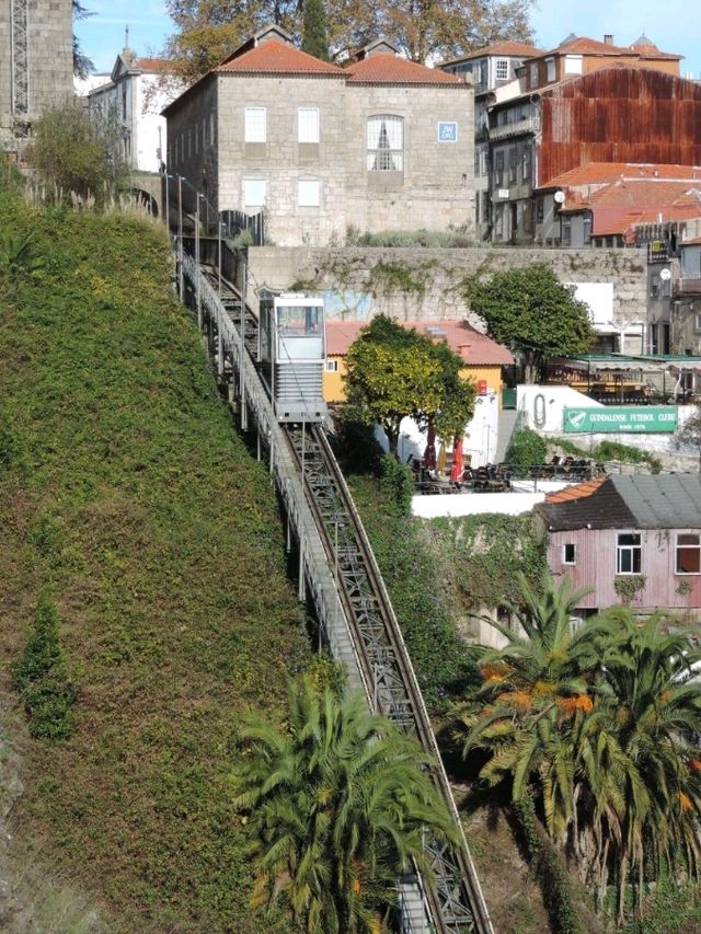 【葡萄牙】～波爾圖必遊Funicular dos Guindais：俯瞰城市美景，體驗寧靜之旅！