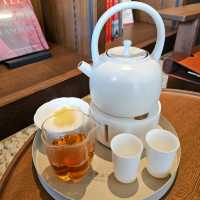 融合中式及日式裝修的高級茶飲專門店