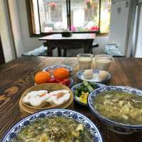 到杭州旅游 一看西湖，二看灵隐