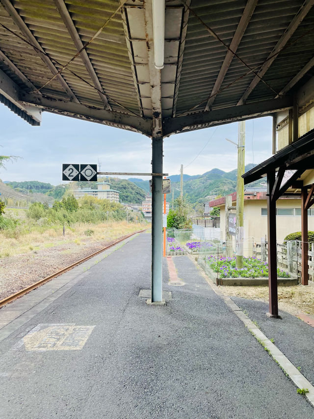 【山口県】現在は運休中のレトロな駅舎がかわいい「長門湯本駅」