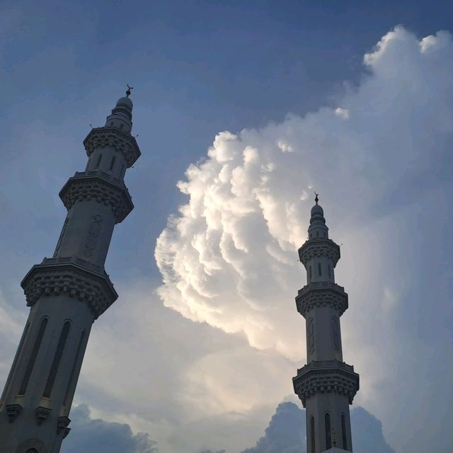 AMAZING ARCHITECTURAL MARVEL : SENDAYAN MOSQUE