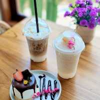 แจกพิกัดคาเฟ่ทุ่งดอกไม้ เขาใหญ่ เปิดใหม่ล่าสุด