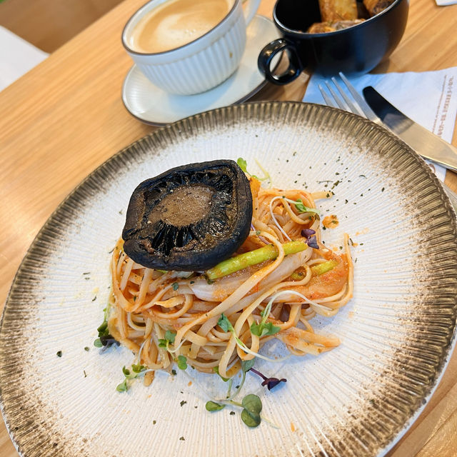 「旺角貓Cafe，有得玩貓！」