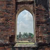 เที่ยวงานวังนารายณ์ ทานกะเพราวิวสวยๆ ที่ลพบุรี
