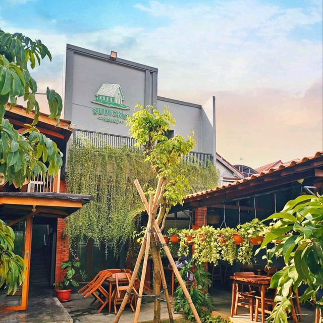 SUDIONO HOUSE CAFE | THIS CAFE THEMED AROUND AUTHENTIC INDONESIAN CUISINE