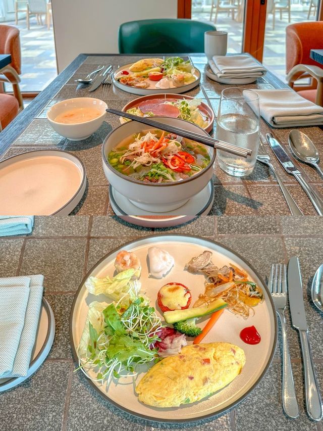  푸꾸옥 머천트 레스토랑에서 즐기는 라페스타 힐튼의 다양한 조식🍳