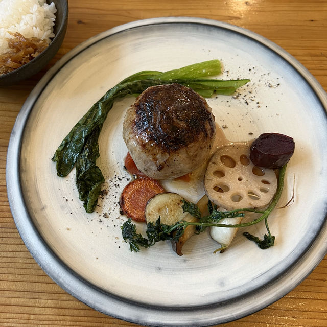 福岡おすすめランチ！りんごぶたのハンバーグ