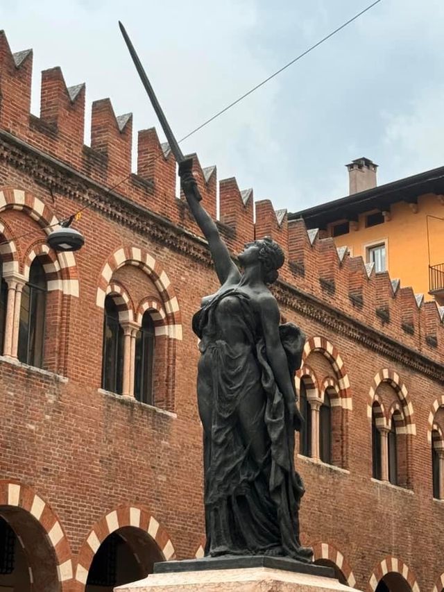 米蘭出發一小時即到羅馬時期小鎮🤓Verona🫶🏻一日市內行程推介