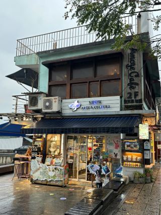 Enjoy the sunset at Fisherman's Wharf, savor delicious food on the old street, and feel the romantic sea breeze!