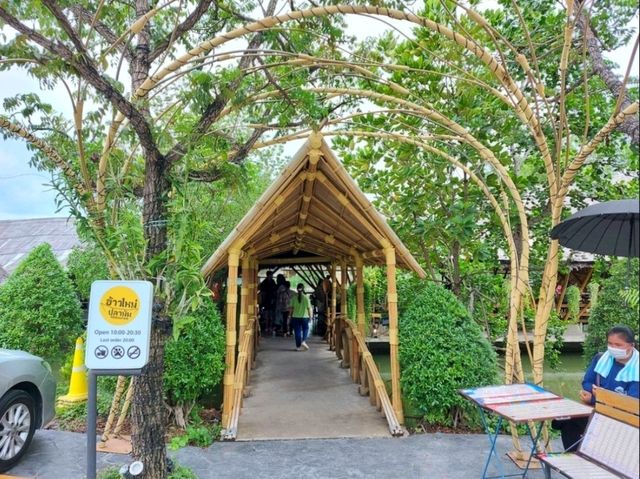 อาหารทะเลท้องถิ่นบรรยากาศดี