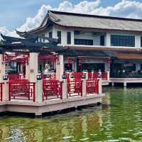 "Malaysia-China Friendship Park: Stunning Scenery and Impressive Architecture"