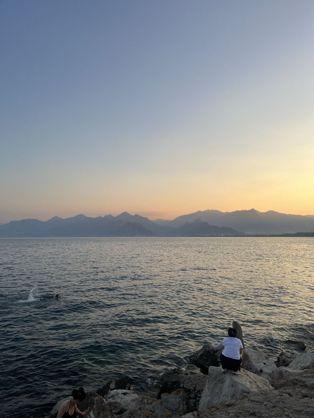 最舒服的安塔利亞老城海濱港口：卡萊奇🇹🇷🌊🌅