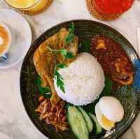 The Chow Kit, An Ormond Hotel, a boutique hotel with amazing food and vintage atmosphere.