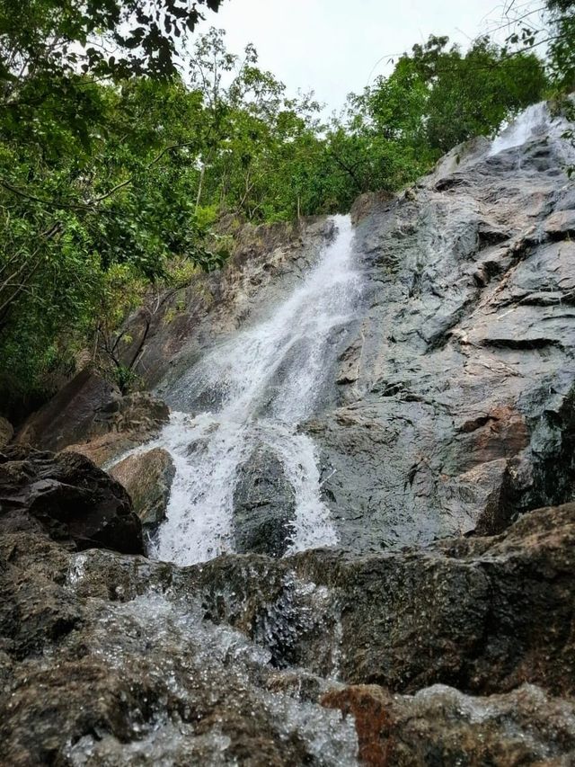 น้ำตกผาน้ำหยด