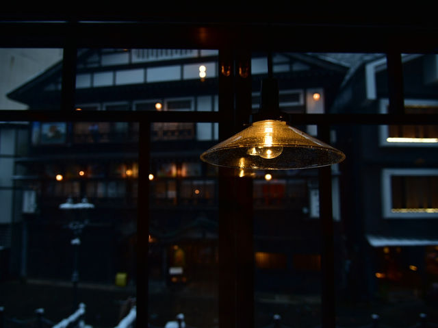 《銀山温泉》趣深い温泉街と雪景色