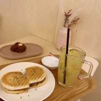 【韓国】カンナム住宅街の家の下にある馴染みあるカフェ☕️