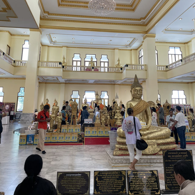 กราบไหว้ขอพร 🙏 หลวงพ่อโสธร