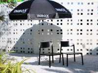คาเฟ่มินิมอลสีขาวที่ Inbox cafe