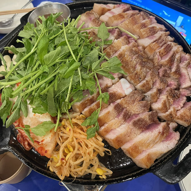 【韓国・ソウル🇰🇷】お肉以外食べ放題！おしゃれミネリサムギョプサル！