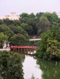 Hoan Kiem Lake ทะเลสาบสุดชิลใจกลางฮานอย