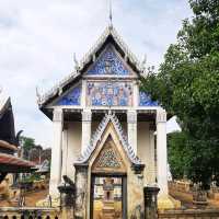 ชมจิตรกรรมฝาผนังในอุโบสถโบราณ